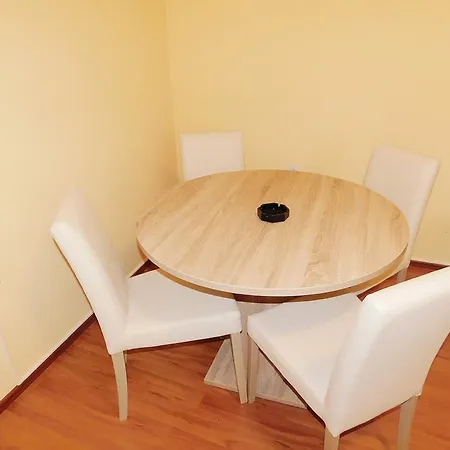 Apartament Danilo 48 *